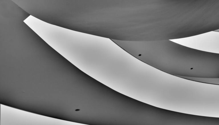 반도체 랠리, 코스피 순항? 서민 경제는 웃을 수 있을까