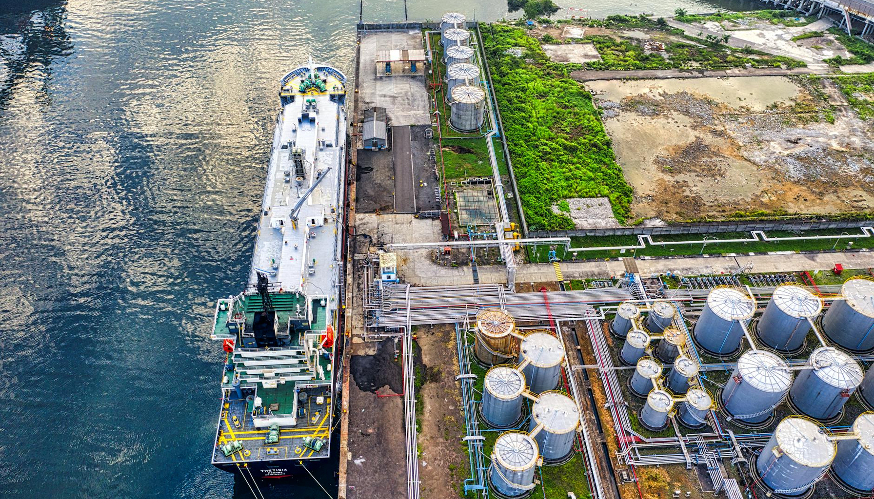 2026년 정유석유화학 업계의 상반된 흐름